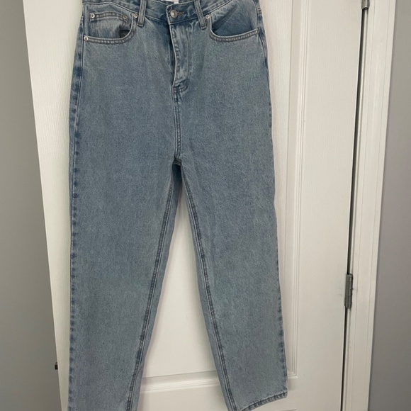 NWT Slim Boyfriend style cut-out denim - Picture 2 of 7